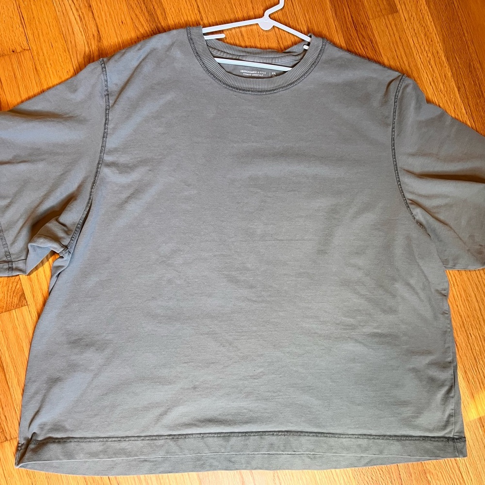 Abercrombie & Fitch Gray Short Sleeve Tee